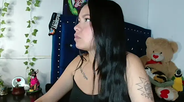 Snapshot of _hecate chatting on 02.08.25 hecate online show from 02.08.25