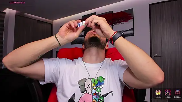 Snapshot of nick_klaus chatting on 02.25.26 nick klaus online show from 02.25.26