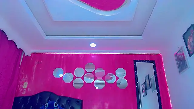 Snapshot of TiffanyMackensyy chatting on 11.12.25 TiffanyMackensyy online show from 11.12.25