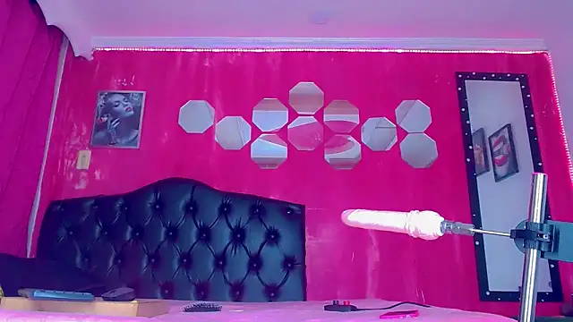 Snapshot of TiffanyMackensyy chatting on 11.29.25 TiffanyMackensyy online show from 11.29.25