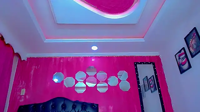 Snapshot of TiffanyMackensyy chatting on 12.22.25 TiffanyMackensyy online show from 12.22.25