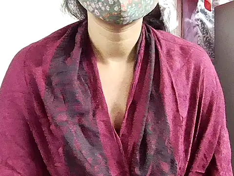 Snapshot of samosa73 chatting on 11.29.25 samosa73 online show from 11.29.25