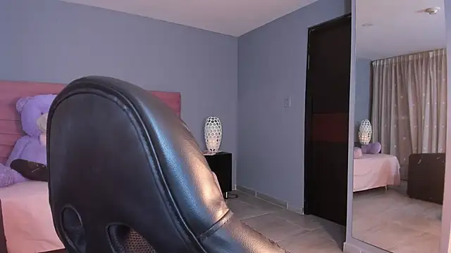 RAVENDIPAUL online show from 09.18.25