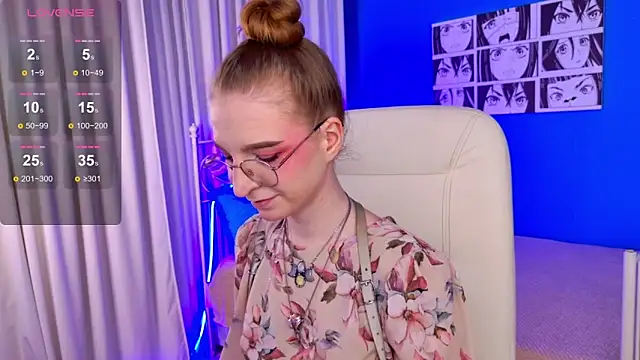 Snapshot of VioletShine chatting on 11.13.25 VioletShine online show from 11.13.25