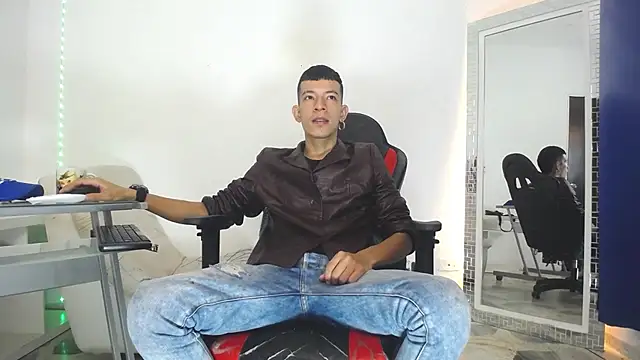 Snapshot of Favel_Gomez7 chatting on 12.26.24 Favel Gomez7 online show from 12.26.24