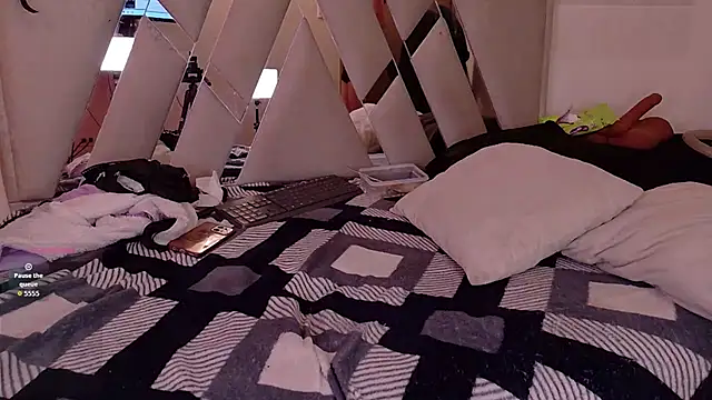 Queenjenn   online show from 02.22.26