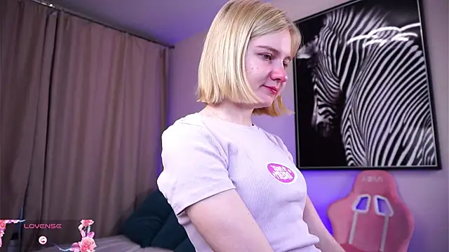 Snapshot of OdelinaFicken chatting on 10.28.25 OdelinaFicken online show from 10.28.25