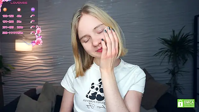 Snapshot of OdelinaFicken chatting on 12.18.25 OdelinaFicken online show from 12.18.25