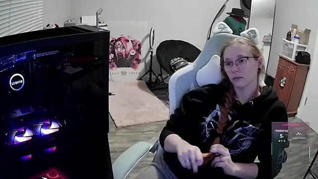 LilyFoxxx online show from 12.17.25