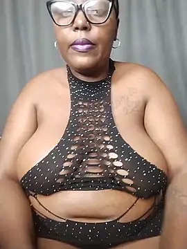 Snapshot of CHERRYYUMMY chatting on 06.18.26 CHERRYYUMMY online show from 06.18.26
