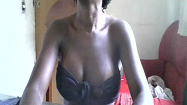 Snapshot of maisinha3193 chatting on 04.14.26 maisinha3193 online show from 04.14.26