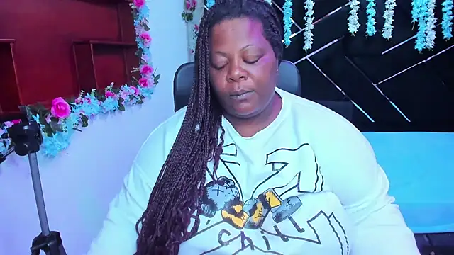 Snapshot of rocio_bbw_ chatting on 11.22.25 rocio bbw online show from 11.22.25