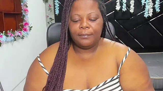Snapshot of rocio_bbw_ chatting on 11.30.25 rocio bbw online show from 11.30.25