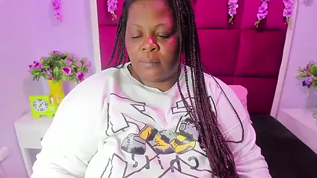 Snapshot of rocio_bbw_ chatting on 12.05.25 rocio bbw online show from 12.05.25