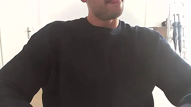 Snapshot of taallguyy_196 chatting on 09.10.25 taallguyy 196 online show from 09.10.25