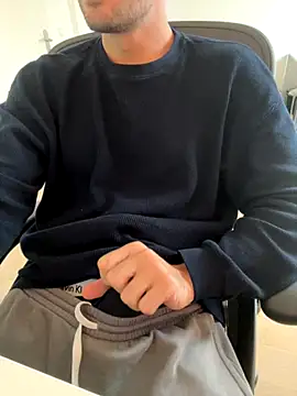 Snapshot of taallguyy_196 chatting on 10.16.25 taallguyy 196 online show from 10.16.25