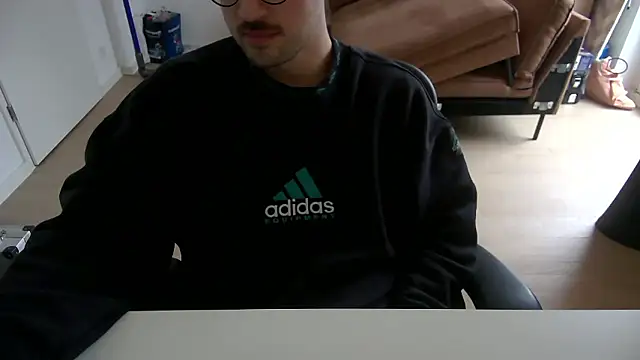 Snapshot of taallguyy_196 chatting on 01.12.26 taallguyy 196 online show from 01.12.26