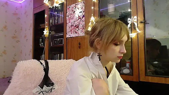 Snapshot of cloudgirrl chatting on 01.09.25 cloudgirrl online show from 01.09.25