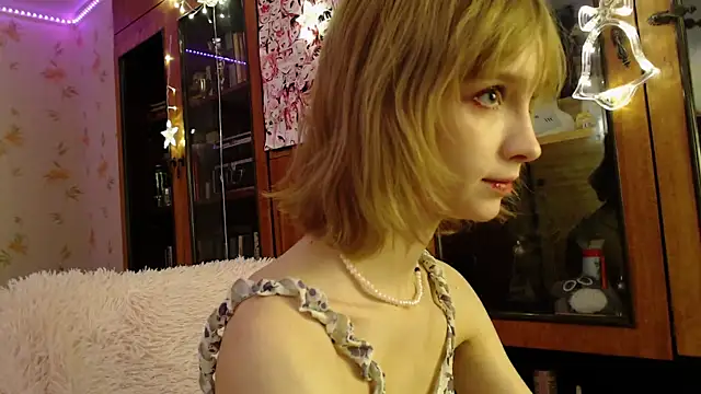 Snapshot of cloudgirrl chatting on 01.10.25 cloudgirrl online show from 01.10.25