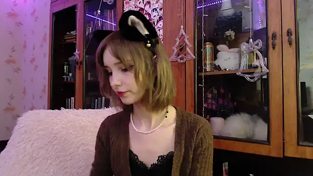 Snapshot of cloudgirrl chatting on 01.18.25 cloudgirrl online show from 01.18.25