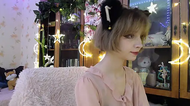 Snapshot of cloudgirrl chatting on 03.12.25 cloudgirrl online show from 03.12.25