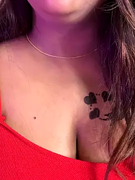 Snapshot of wildestcouplee chatting on 12.20.25 wildestcouplee online show from 12.20.25