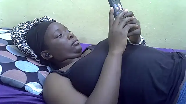 Snapshot of Harrisamor chatting on 10.23.25 Harrisamor online show from 10.23.25