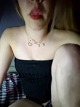 Snapshot of SUSELLAM1 chatting on 12.14.24 SUSELLAM1 online show from 12.14.24