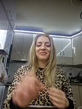 Snapshot of SUSELLAM1 chatting on 02.08.25 SUSELLAM1 online show from 02.08.25