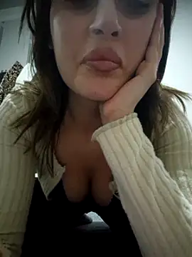 Snapshot of SUSELLAM1 chatting on 02.15.25 SUSELLAM1 online show from 02.15.25