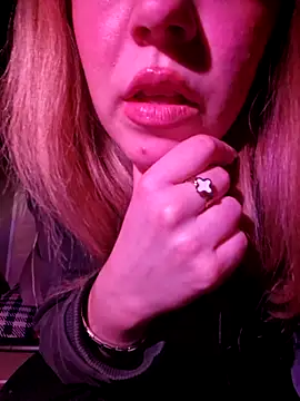 Snapshot of SUSELLAM1 chatting on 03.19.25 SUSELLAM1 online show from 03.19.25