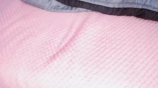 Snapshot of ILENAHEY chatting on 02.04.25 ILENAHEY online show from 02.04.25