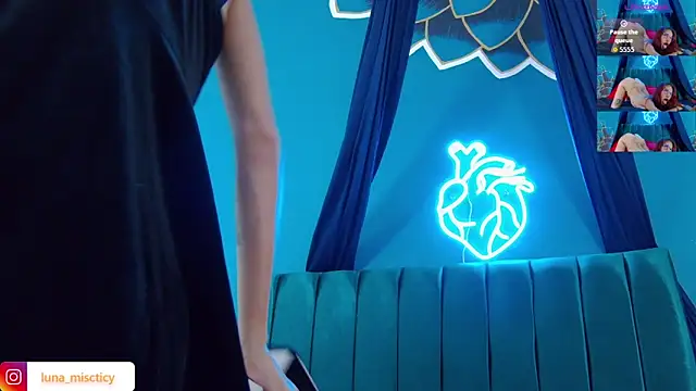 Lunamistyc online show from 10.25.25