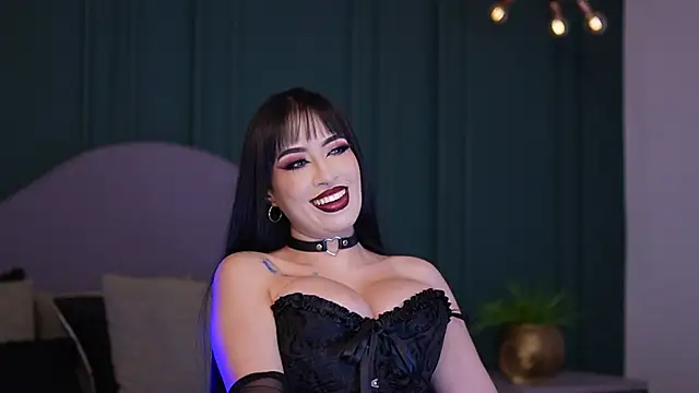 Snapshot of ArwenMuse chatting on 10.31.25 ArwenMuse online show from 10.31.25