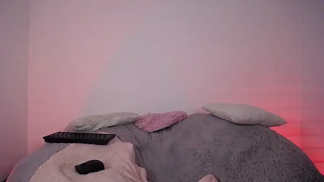 Snapshot of PrincessEmily_69 chatting on 01.05.26 PrincessEmily 69 online show from 01.05.26