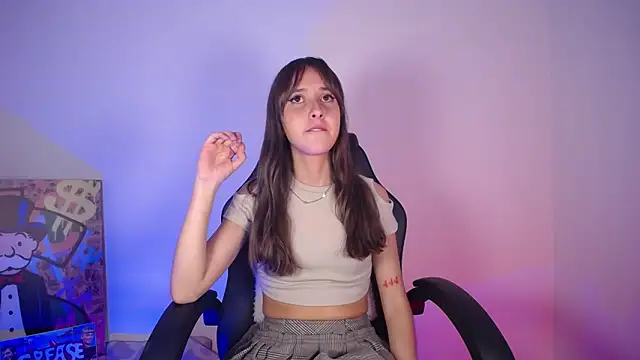 Snapshot of PrincessEmily_69 chatting on 03.06.26 PrincessEmily 69 online show from 03.06.26