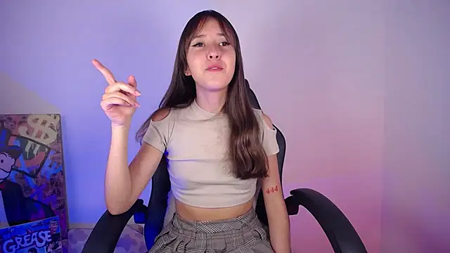 Snapshot of PrincessEmily_69 chatting on 03.07.26 PrincessEmily 69 online show from 03.07.26