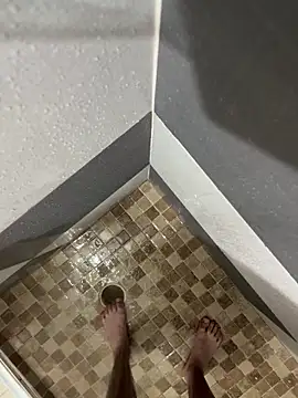 Snapshot of mylovetr1 chatting on 12.21.25 mylovetr1 online show from 12.21.25