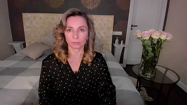 Snapshot of AllisonWilliams chatting on 10.08.25 AllisonWilliams online show from 10.08.25