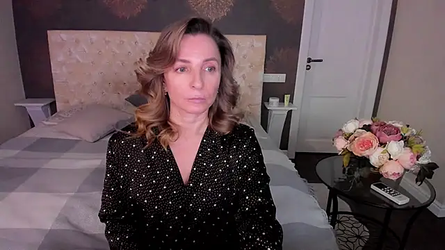 Snapshot of AllisonWilliams chatting on 11.27.25 AllisonWilliams online show from 11.27.25