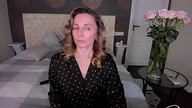 Snapshot of AllisonWilliams chatting on 12.02.25 AllisonWilliams online show from 12.02.25