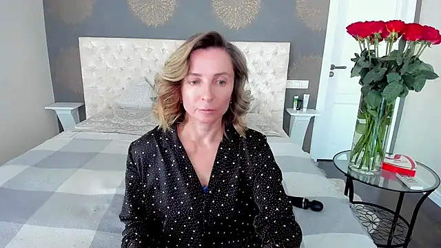 Snapshot of AllisonWilliams chatting on 07.19.26 AllisonWilliams online show from 07.19.26