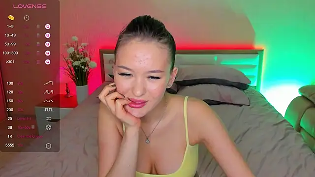 Snapshot of skinny_sissss chatting on 12.27.24 skinny sissss online show from 12.27.24