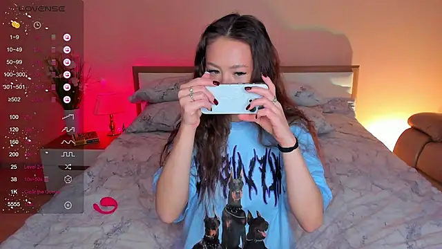 Snapshot of skinny_sissss chatting on 11.06.25 skinny sissss online show from 11.06.25