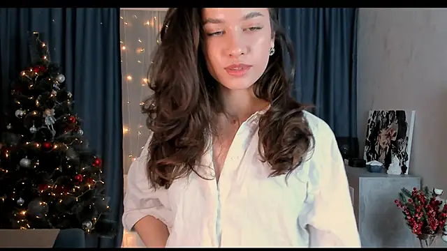 Snapshot of EmeliaReaper chatting on 02.19.25 EmeliaReaper online show from 02.19.25