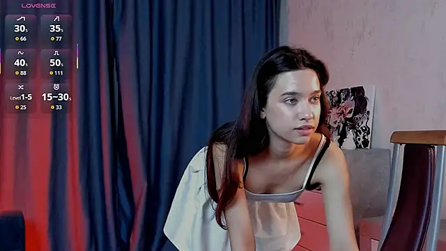 Snapshot of EmeliaReaper chatting on 09.13.25 EmeliaReaper online show from 09.13.25