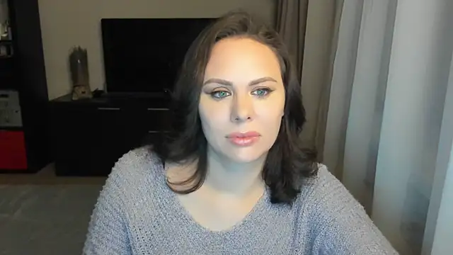 Snapshot of MollyCheiz chatting on 11.05.25 MollyCheiz online show from 11.05.25