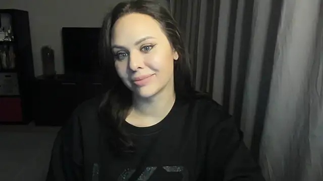 Snapshot of MollyCheiz chatting on 02.15.26 MollyCheiz online show from 02.15.26