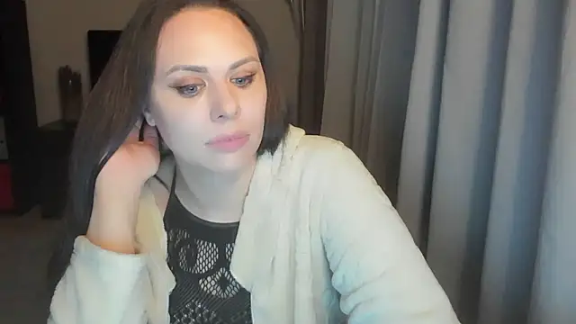 Snapshot of MollyCheiz chatting on 03.17.26 MollyCheiz online show from 03.17.26