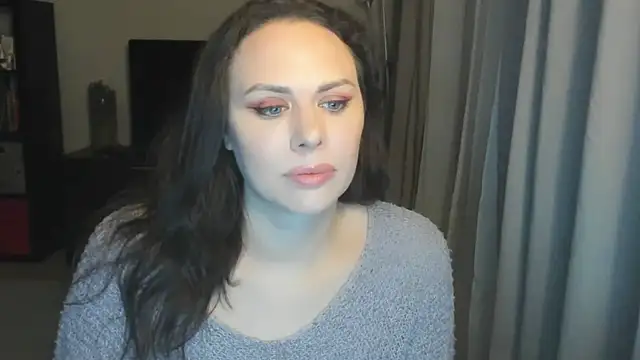 Snapshot of MollyCheiz chatting on 04.13.26 MollyCheiz online show from 04.13.26